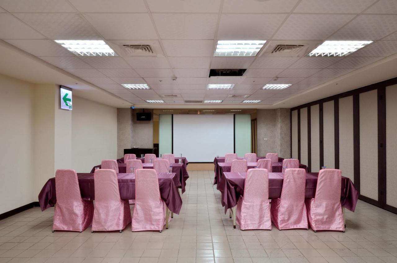 Ever Delightful Business Hotel Chiayi Exterior foto