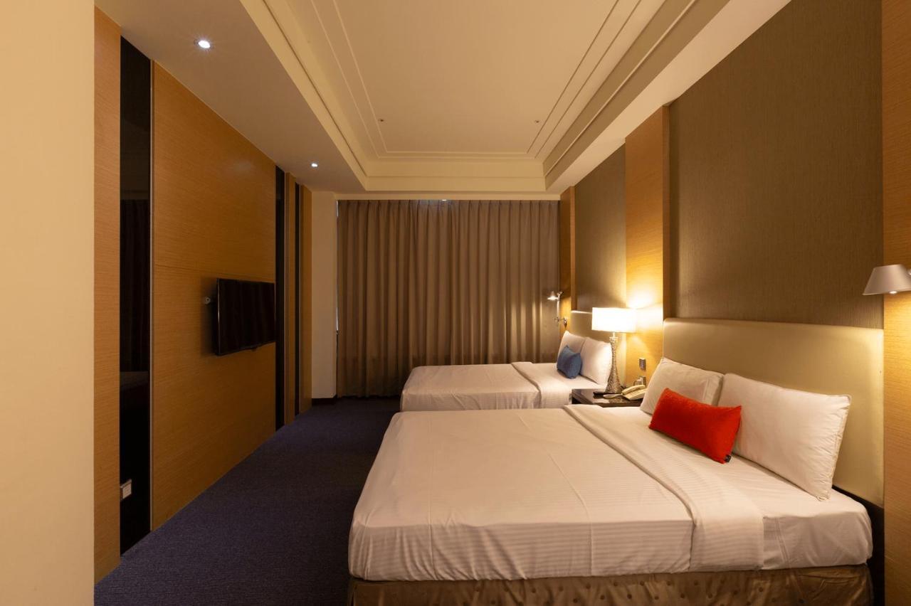 Ever Delightful Business Hotel Chiayi Exterior foto